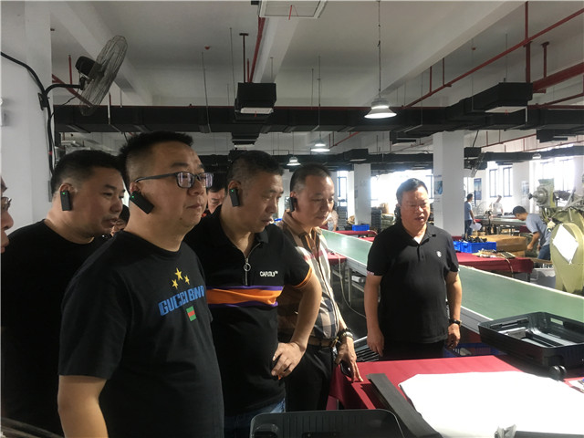 参观蓝山县嘉益箱包公�?_副本.jpg 参观蓝山县嘉益箱包公�?_副本.jpg